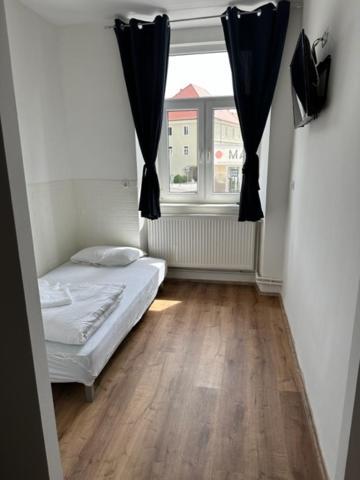 Gostilna In Apartmaji Zlati Lev - Marburg Exterior foto